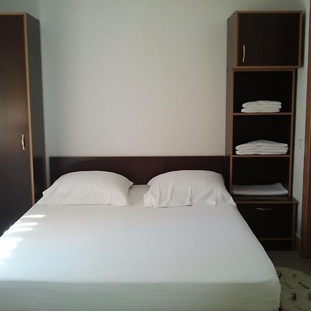 Jr Motel Otopeni Quarto foto