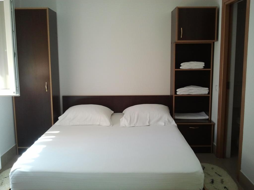 Jr Motel Otopeni Quarto foto