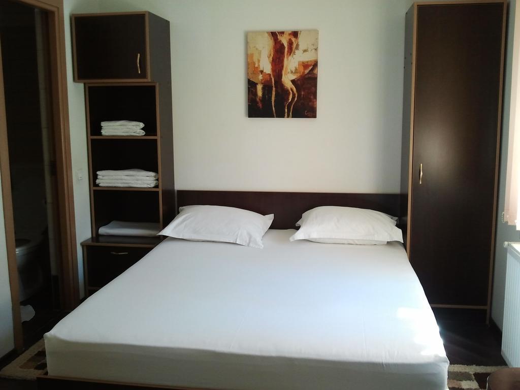 Jr Motel Otopeni Quarto foto