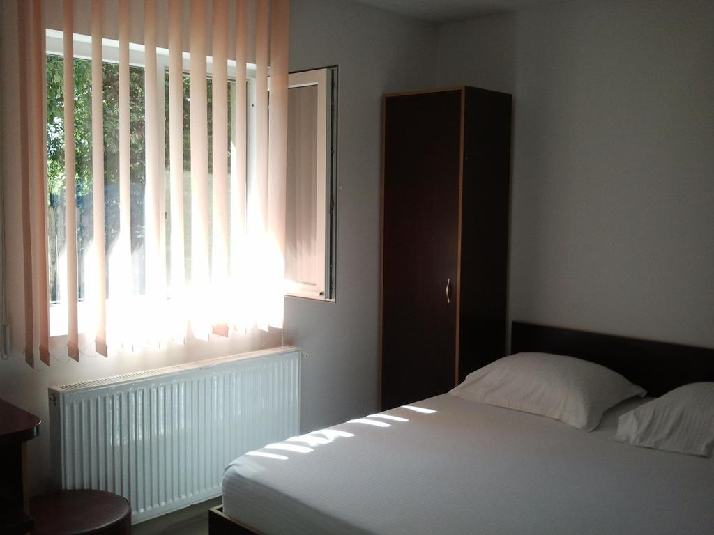 Jr Motel Otopeni Quarto foto