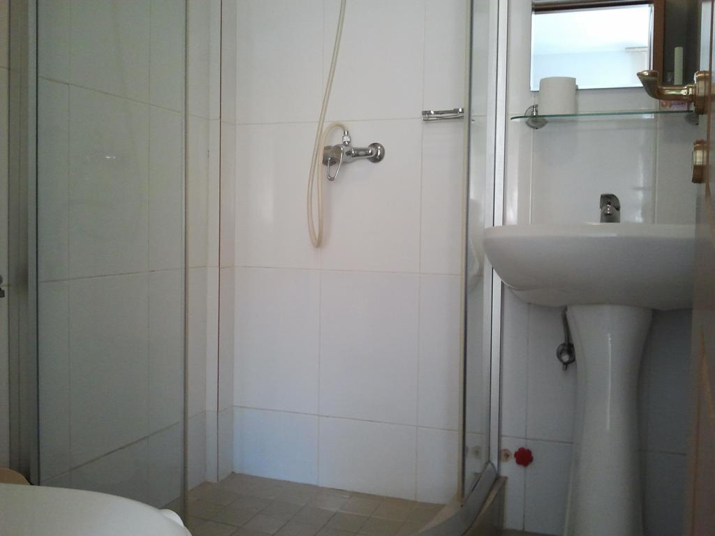 Jr Motel Otopeni Quarto foto