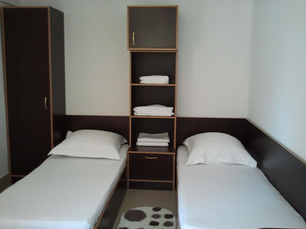 Jr Motel Otopeni Quarto foto