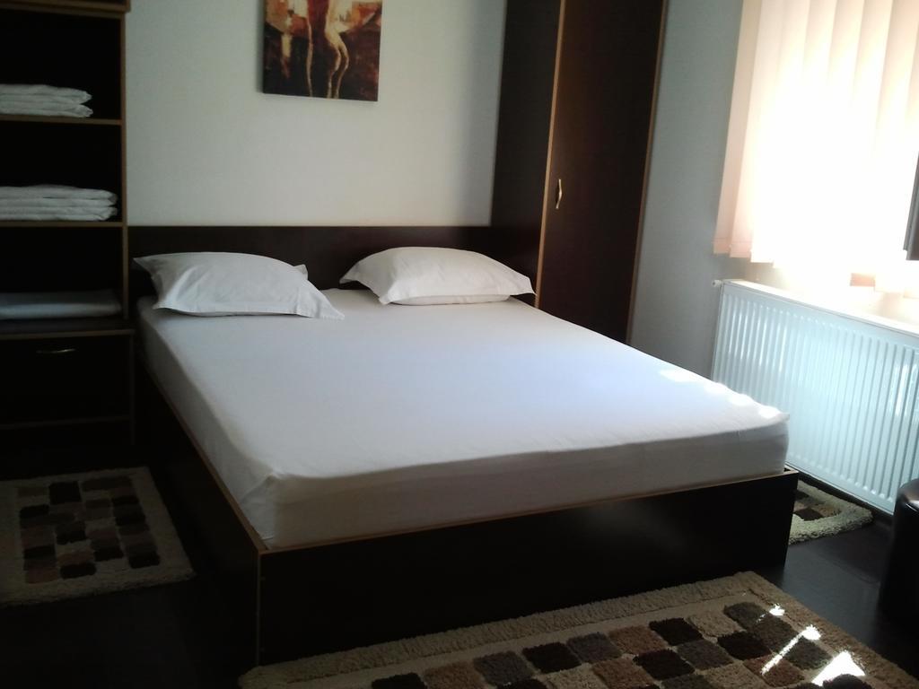 Jr Motel Otopeni Quarto foto