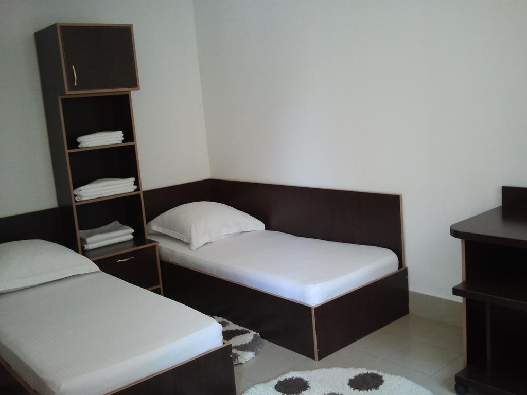 Jr Motel Otopeni Quarto foto