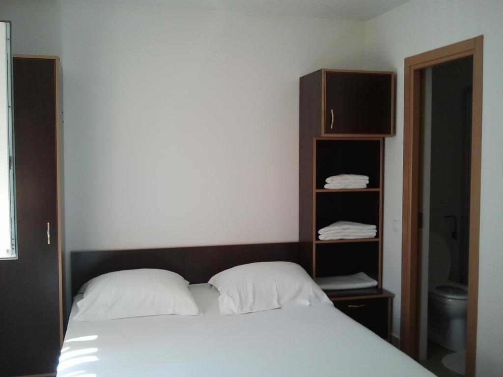 Jr Motel Otopeni Quarto foto